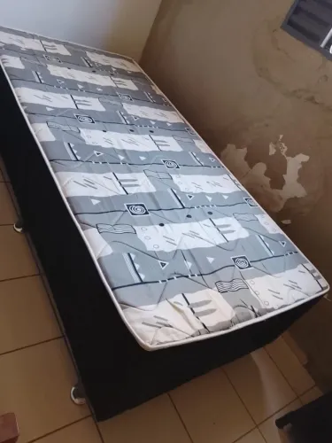 Cama box de solteiro semi nova