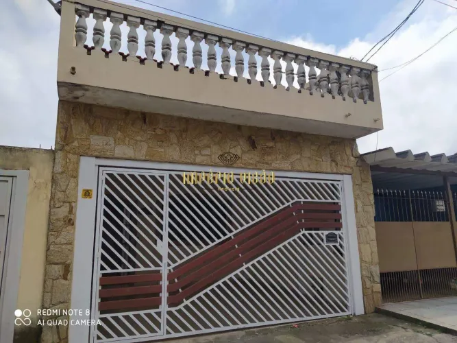 Casa a venda com 3 dormitórios sendo 1 Suíte com Sacada no bairro Vila Urupês em Suzano/SP