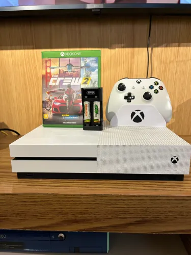 Xbox one S + Controle + carregador de pilhas