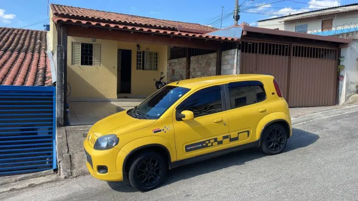 Fiat Uno Sporting 1.4 EVO Fire Flex 8V 4P 2012