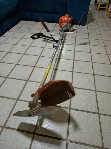 Vendo roçadeira a gasolina 