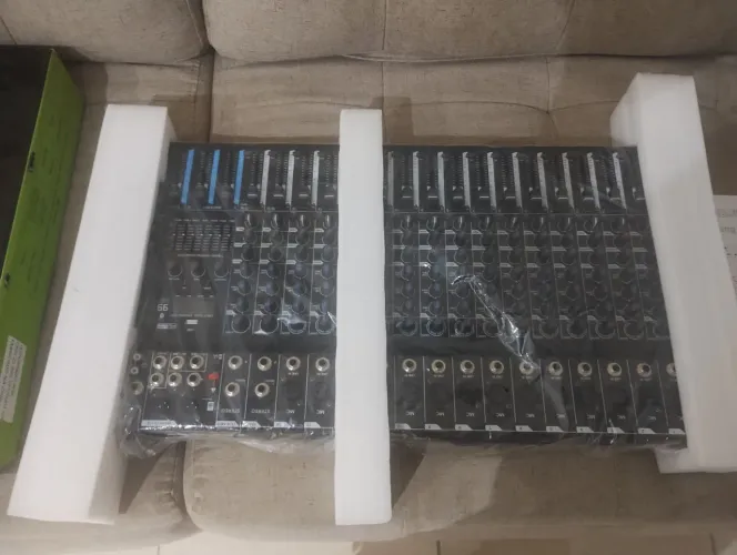 Mesa de som 18 canais ainda no plastico 