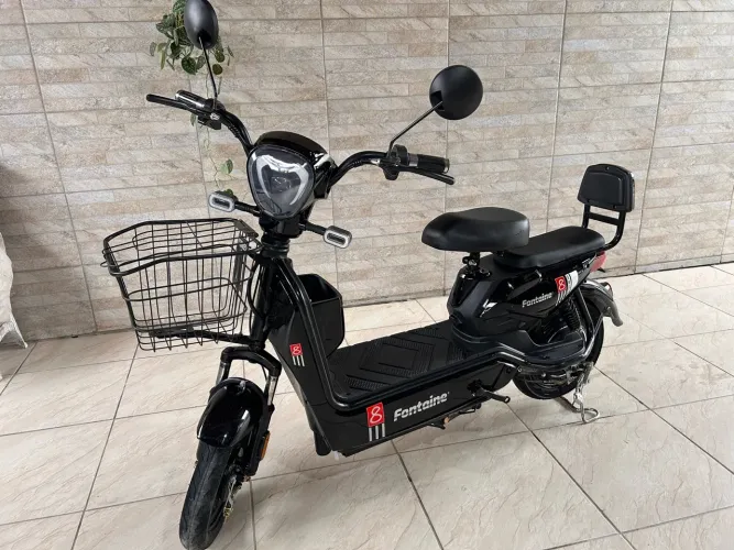 Scooter Elétrica Fontaine Preta - 900 km - Completa
