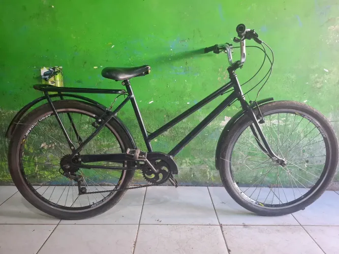 Vendo bicicleta aro 26 com nota fiscal, único dono, faço entrega. $$ 250