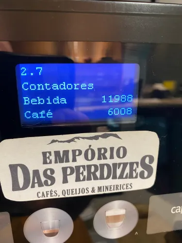 Máquina de café expresso e multibebidas