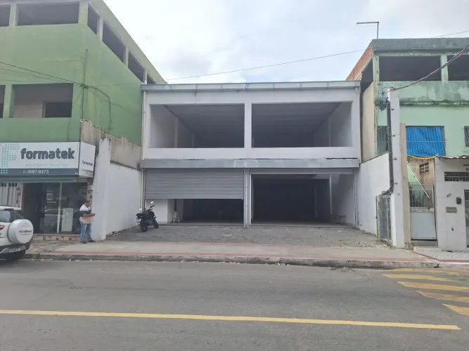 Lojao 720m2, 2 pavimento,  4 banheiros! Frente para avenida mais movimentada do Bairro.