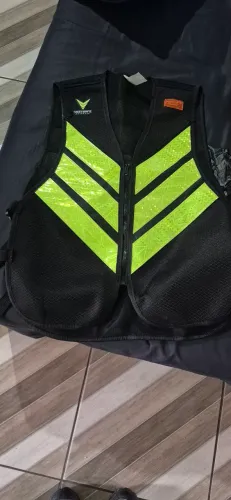 Colete de motoqueiro refletivo com bolso regulável