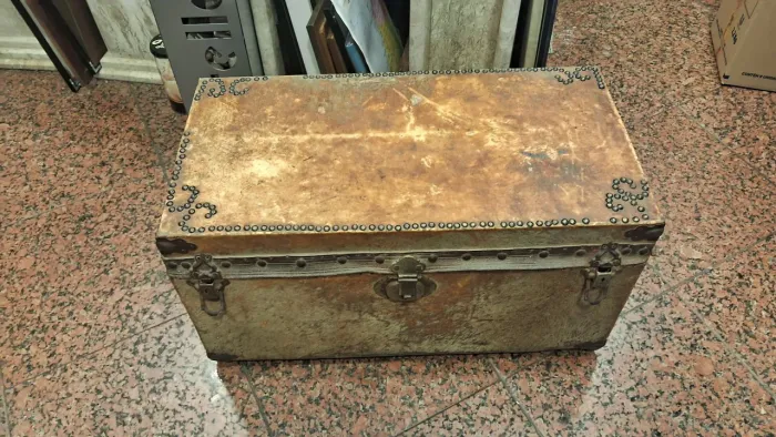 Antigo Baú para uso ou decoração medidas 70x37x36
