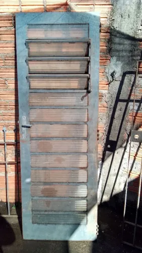 Porta de aço com vidros basculante 0.70x2.02