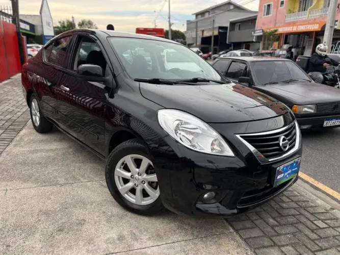 Nissan Versa SL 1.6 16V Flexstart 4P Mec. 2014