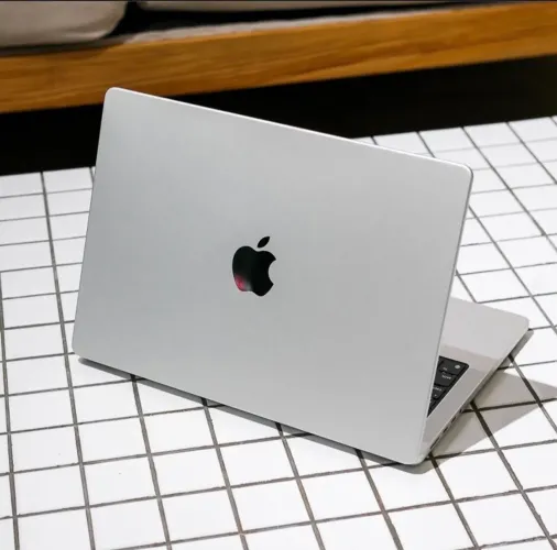 Macbook M5 Pro 24Gb/1Tb 16.2? Prateado - Novo
