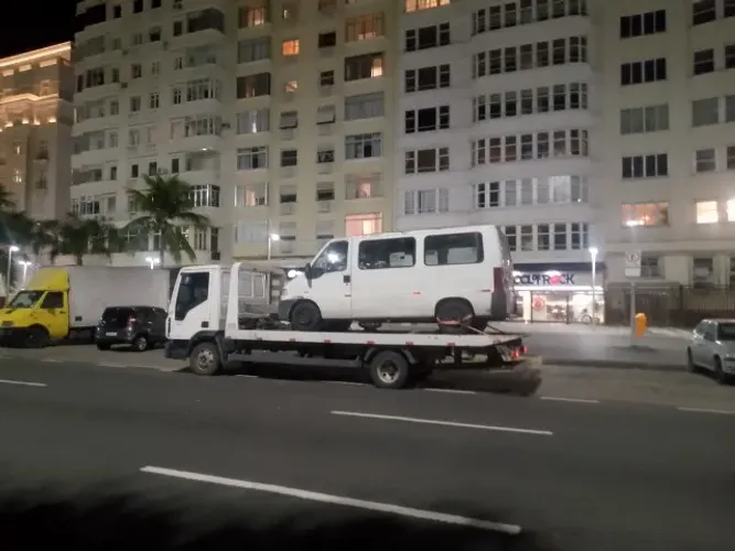 Precisa-se de Motorista de Reboque