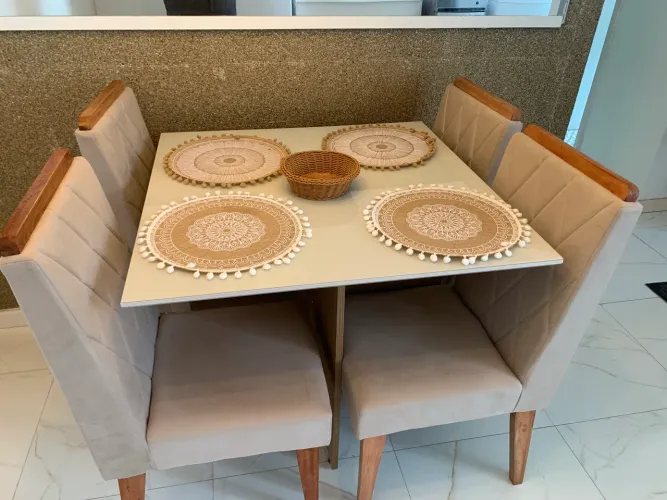 Mesa 4 cadeiras