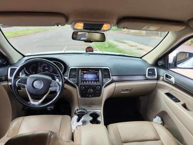 Jeep Grand Cherokee Limited 3.0 TB Dies. AUT 2015