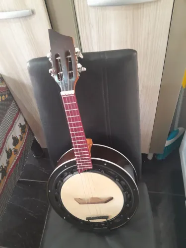 BANJO MACIÇO EM JACARANDÁ DE LUTHIER,CAPTADO, ÓTIMO ESTADO,SOM ENCORPADO OPORTUNIDADE