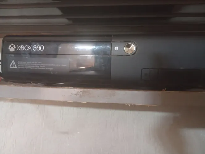 Xbox 360 com desbloqueio via pendrive +30 jogos no hd e 2 midia física