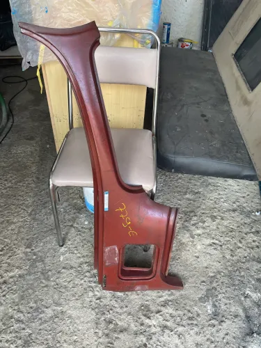 Guitarra lado direito pára-brisa cabine baixa