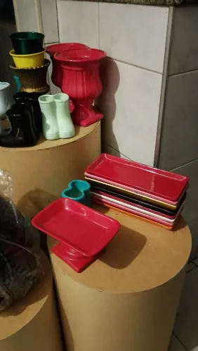 Tudo no porcelanato para quem trabalha com festa e trio de mesa cilindros só usei 1 vez .