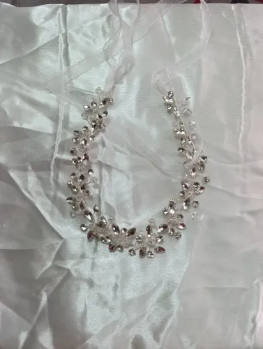 Vendo tiara para noiva nova