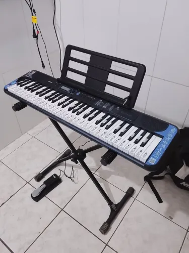 Teclado Casiotone 5 oitavas marca Casio