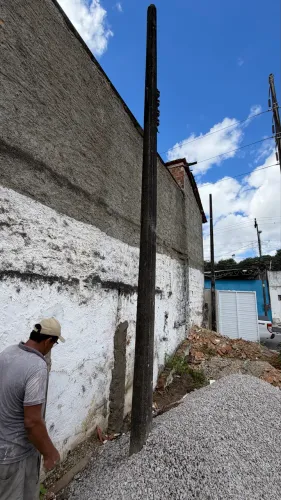 Poste padrão para energia 