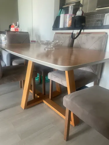 Mesa com 6 cadeias - Ótimo estado