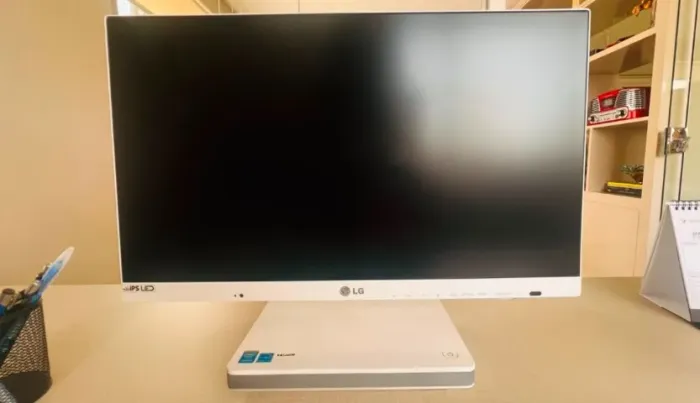 Vendo 3 computadores All-in-One Tela: 23? Marca: LG Modelo: 23V545-G. BK33P1