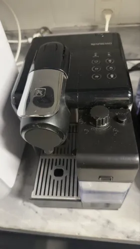 Máquina Nespresso Latíssima