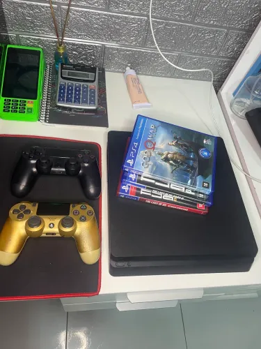 PS4 Slim 1TB + 2 Controles + 3 Jogos - R$ 1.599