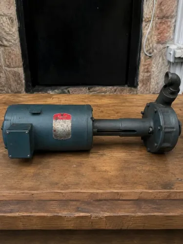 Bomba Vertical Gusher Industrial Para Torno CNC Refrigeração
