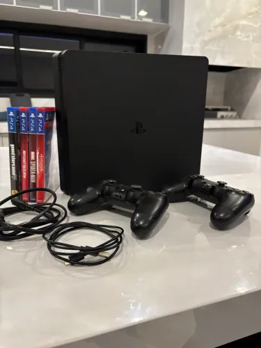 PS4 Slim 1TB + 2 Controles + 4 Jogos-seminovo