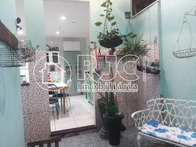 Casa de rua : Triplex / Residencial / Catumbi