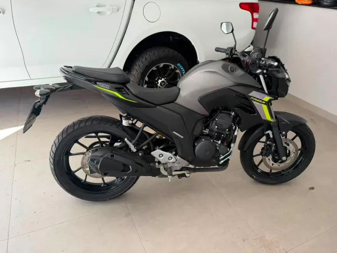 Moto novinha pouco usada