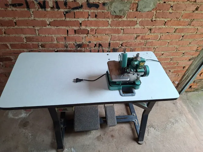 Máquina de costura elétrica