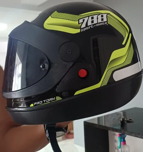 Capacete