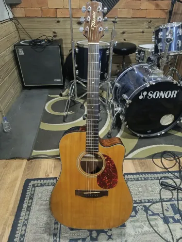 Violão Takamine EG320C com Semi Case