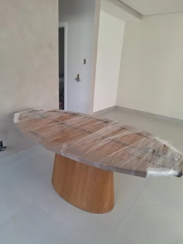 Vendo mesa Oval em Madeira 2,00x1,00 metros