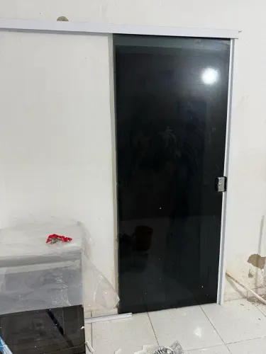 Porta de vidro completa c trilhos e fechadura
