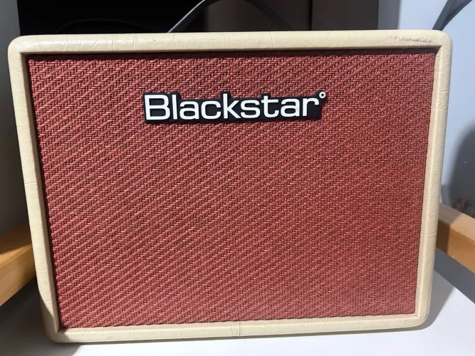 Kit Guitarra Blackstar Debut 15E + 2 Pedais de Efeito