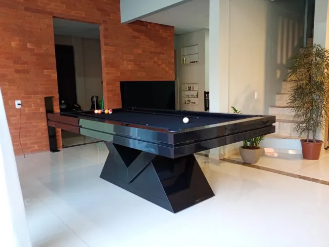 Mesa de sinuca e jantar