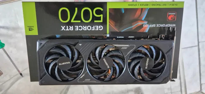 Placa video RTX 5070
