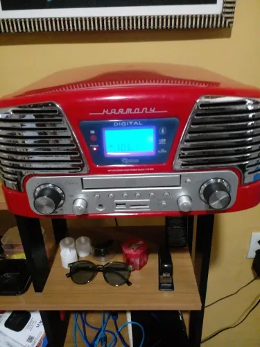 Som retrô funcionando bem , para decoração valor 550 tratar *