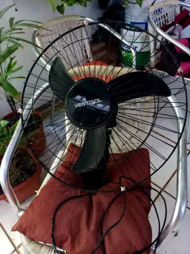Vendo um ventilador semelhante novo de parede