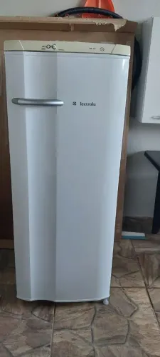 Geladeira degelo seco muito boa 