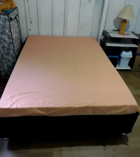 Cama box de casal com colchão de espuma