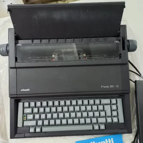 Máquina de escrever Olivetti elétrica