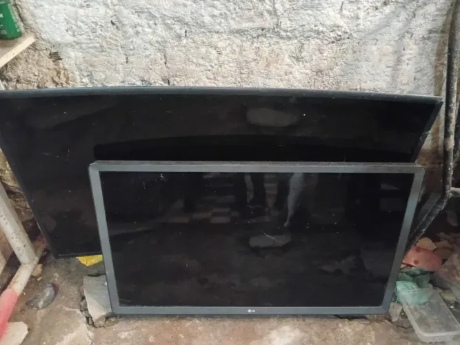 2 tvs com tela trincada