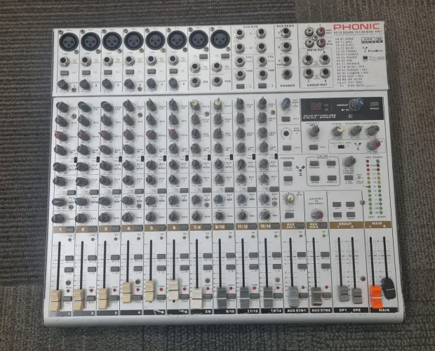 Mesa Phonic 12 canais com efeitos