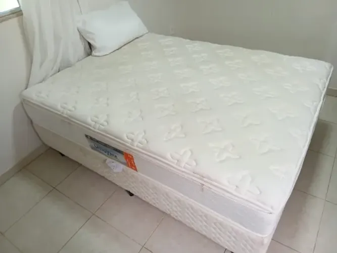 Cama de casal com colchão