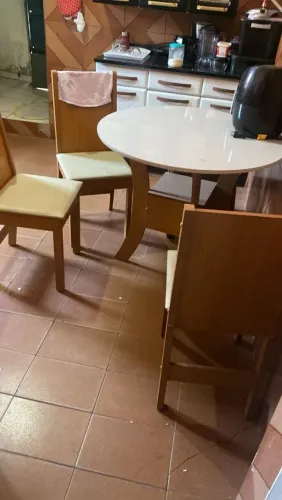 Vende se mesa pouco meses de uso por apenas 500 vender logo